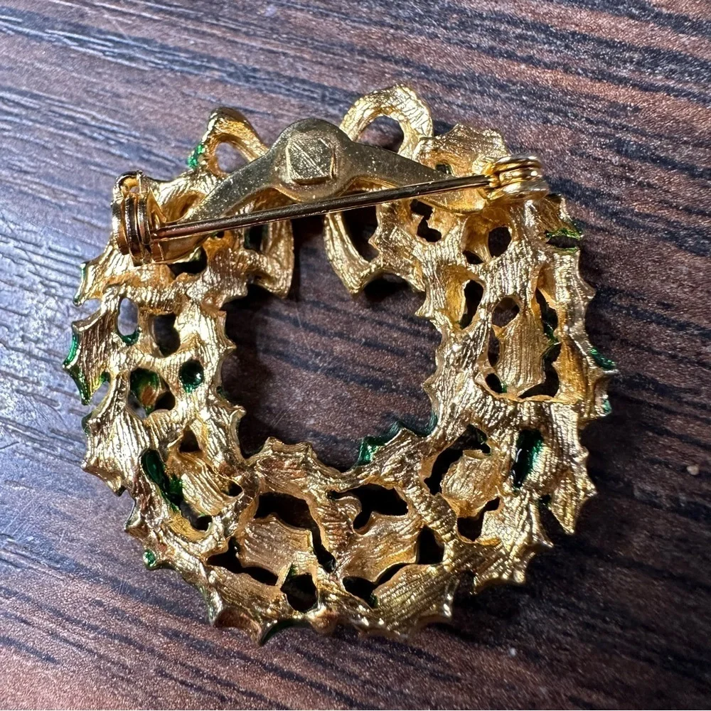 VTG Enamel Christmas Wreath Brooch Set of 2